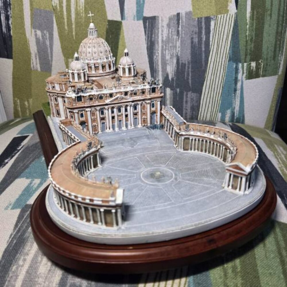 Danbury Mint The Vatican St. Peter's Basilica Model Sculpture With Wood Base